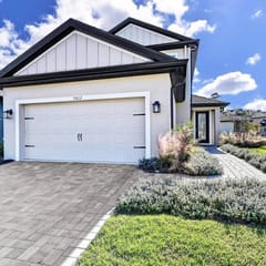 Modern 5 Bed Home located at Reunion Village