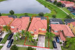 Luxury 6 Bed Villa with Lake View close to Disney - Image 5