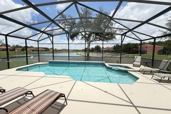 Luxury 6 Bed Villa with Lake View close to Disney - Image 1