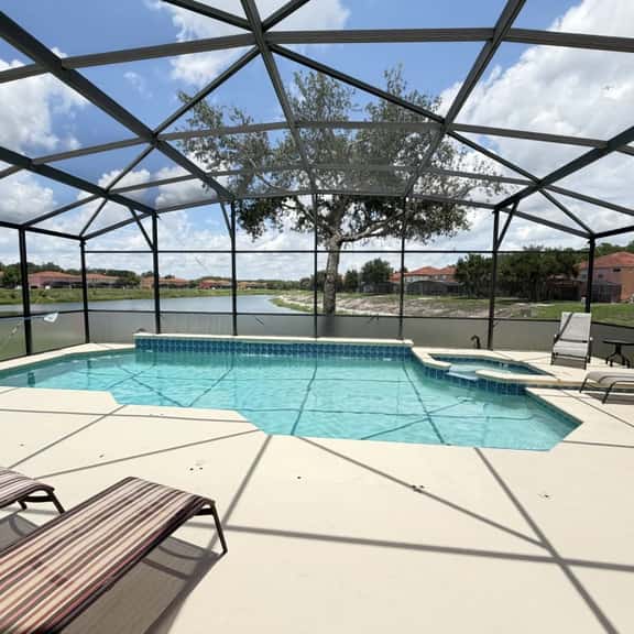 Luxury 6 Bed Villa with Lake View close to Disney - Image 1