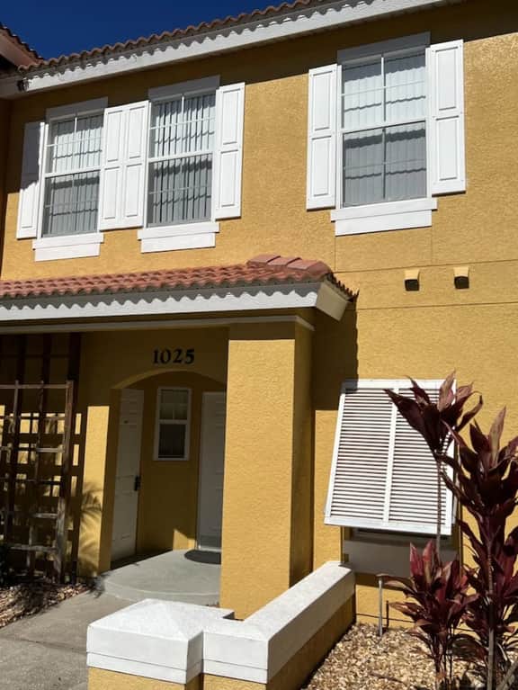 Family-Friendly Resort Townhome Near Disney with Pool, Gym & Free Parking - Image 3