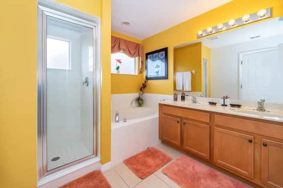 Luxury 6 Bed Villa with Lake View close to Disney - Image 4