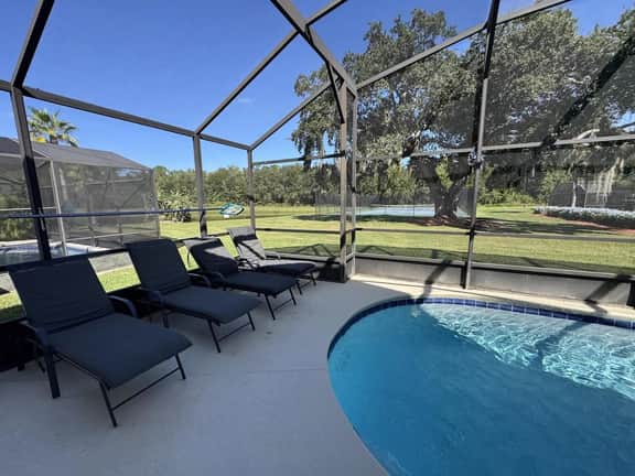 Peaceful Lake Berkley Retreat - Image 4